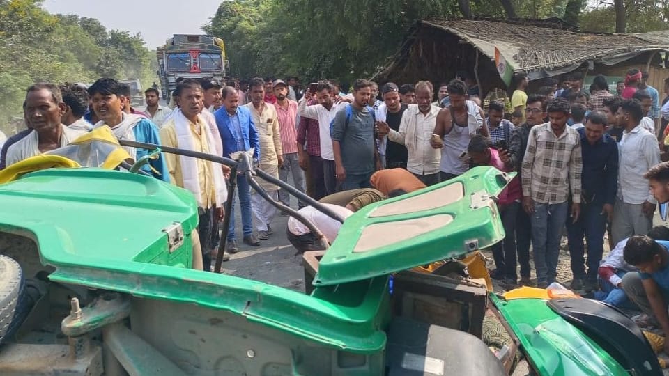 Hardoi Accident News Big Road Accident in Hardoi 11 people died due to auto overturning