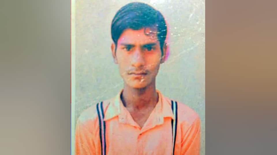 Hardoi Accident News Auto overturned in Hardoi 13 passengers in auto, more than its capacity