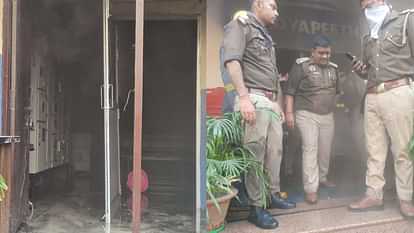 Kanpur: Coaching studio caught fire due to short circuit, coaching is on the ground floor of JS Tower