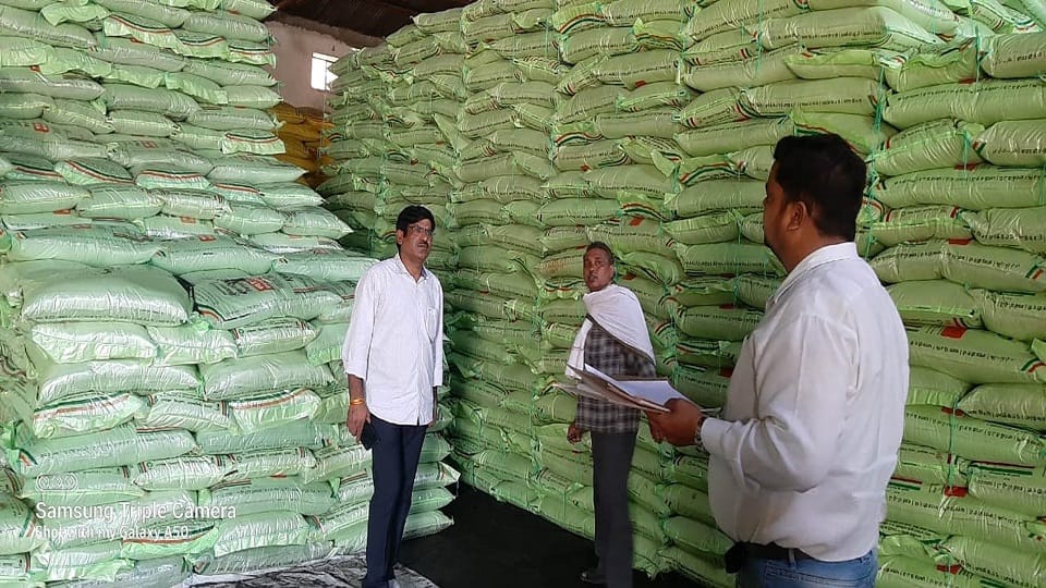 Aligarh News no shortage of fertilizer DAP in Khair