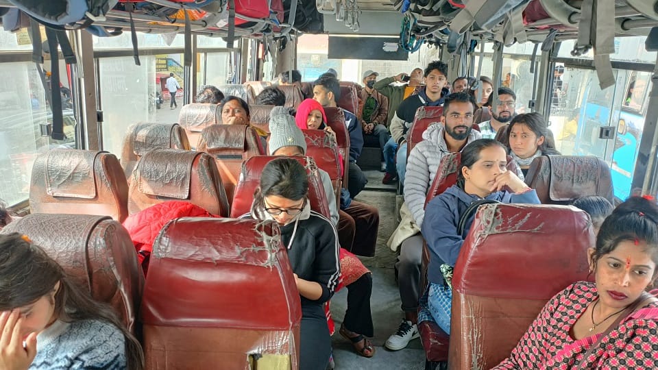 Uttarakhand News: People are forced to travel in dilapidated buses in pithoragarh