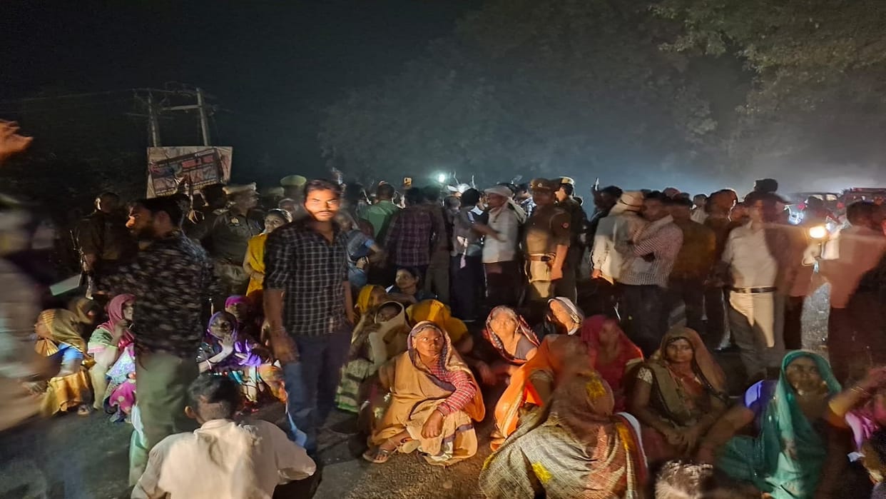Bareilly Murder Case Victim family members blocked Bisalpur road in Bareilly