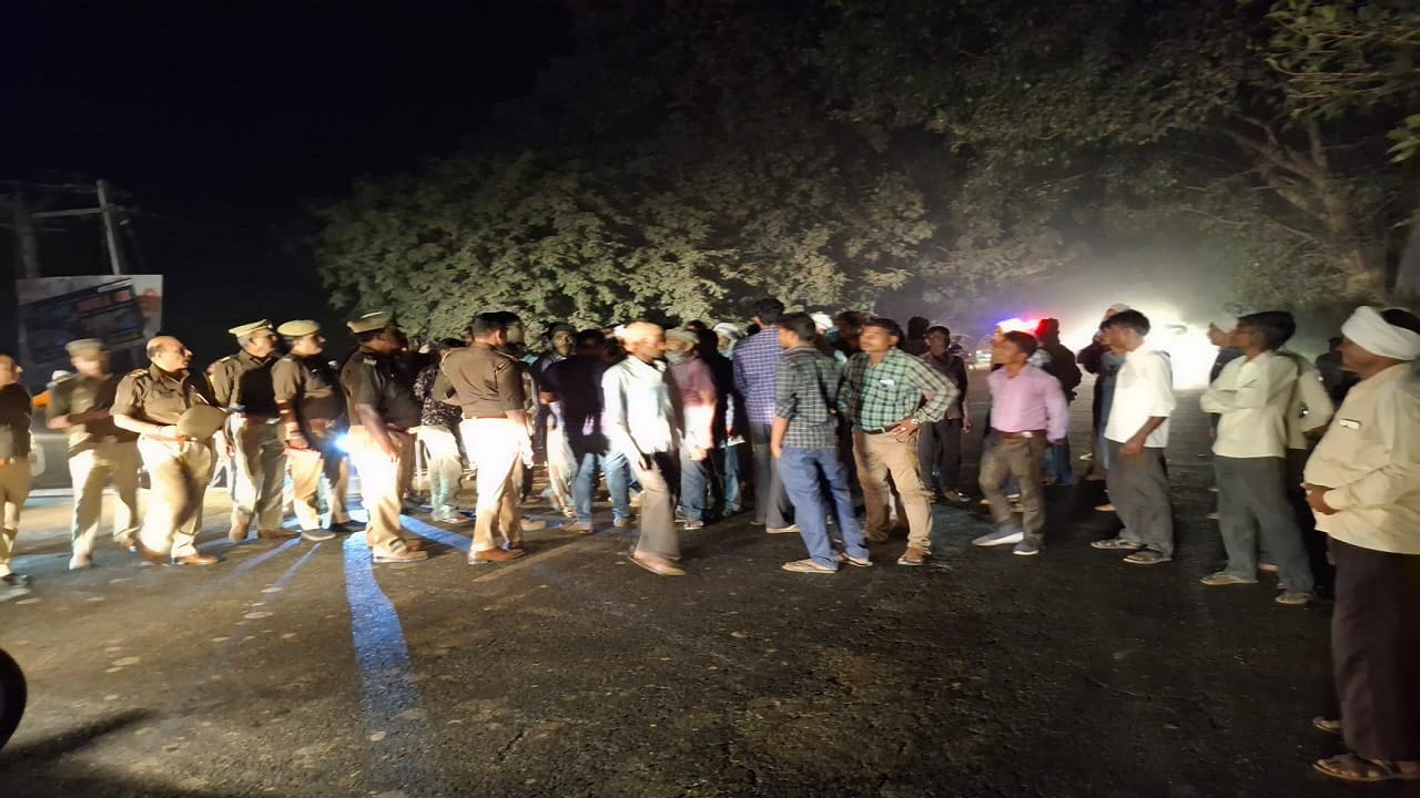 Bareilly Murder Case Victim family members blocked Bisalpur road in Bareilly