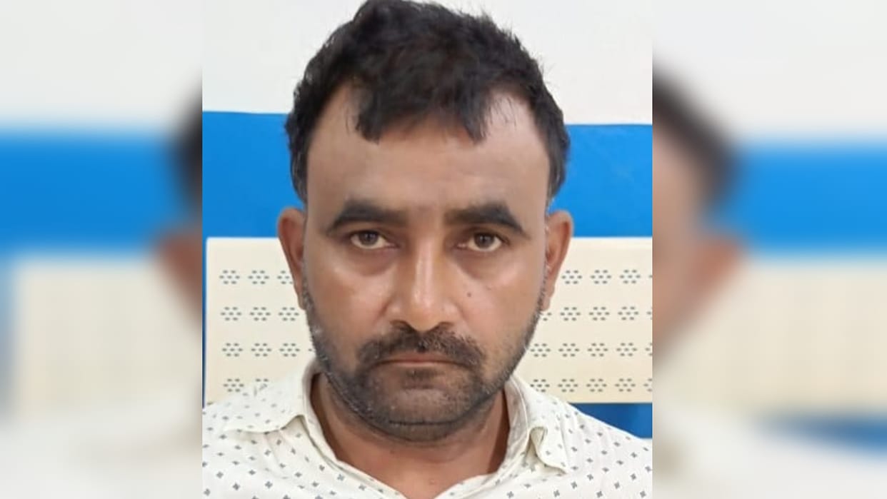 Bitten by a snake while cleaning the kitchen, lost his life while cleaning the kitchen