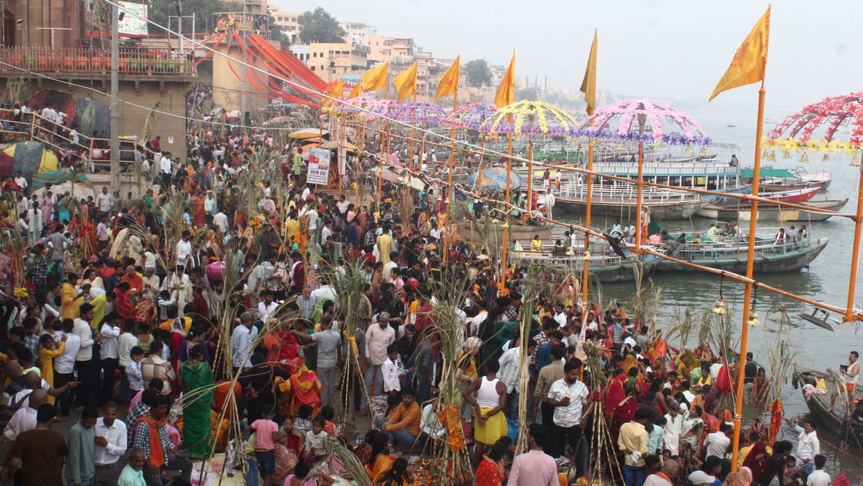 Arghya offered setting sun on Daala Chhath fasting women sang auspicious songs