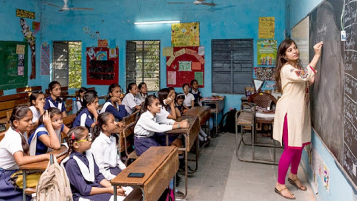 UP: High Court bans any adjustment of primary teachers, know the full story