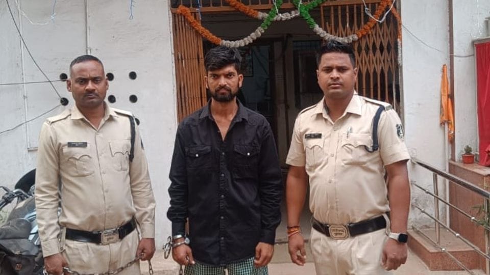 Son attacked father with shovel in Durg and killed him