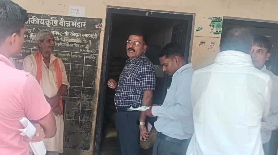 Action by agriculture officer fertilizer-seed shop found closed license suspended
