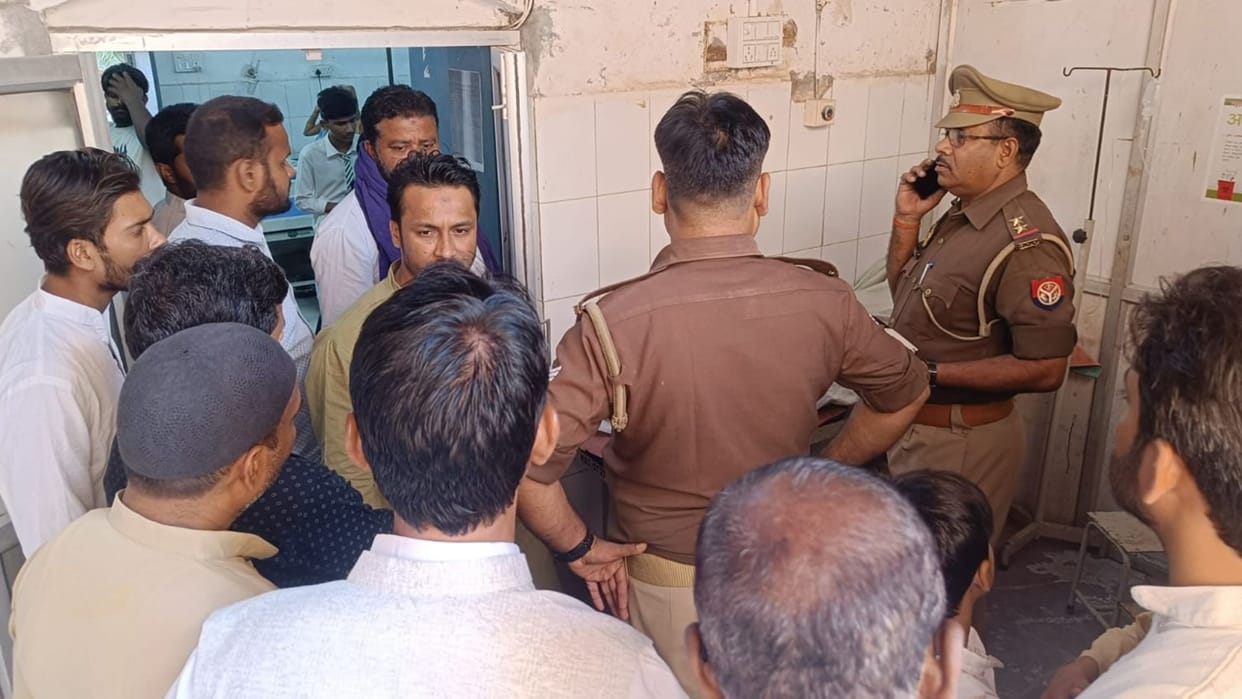 Labourer dies after hit a bike in bhadohi going home on call innocent children cry