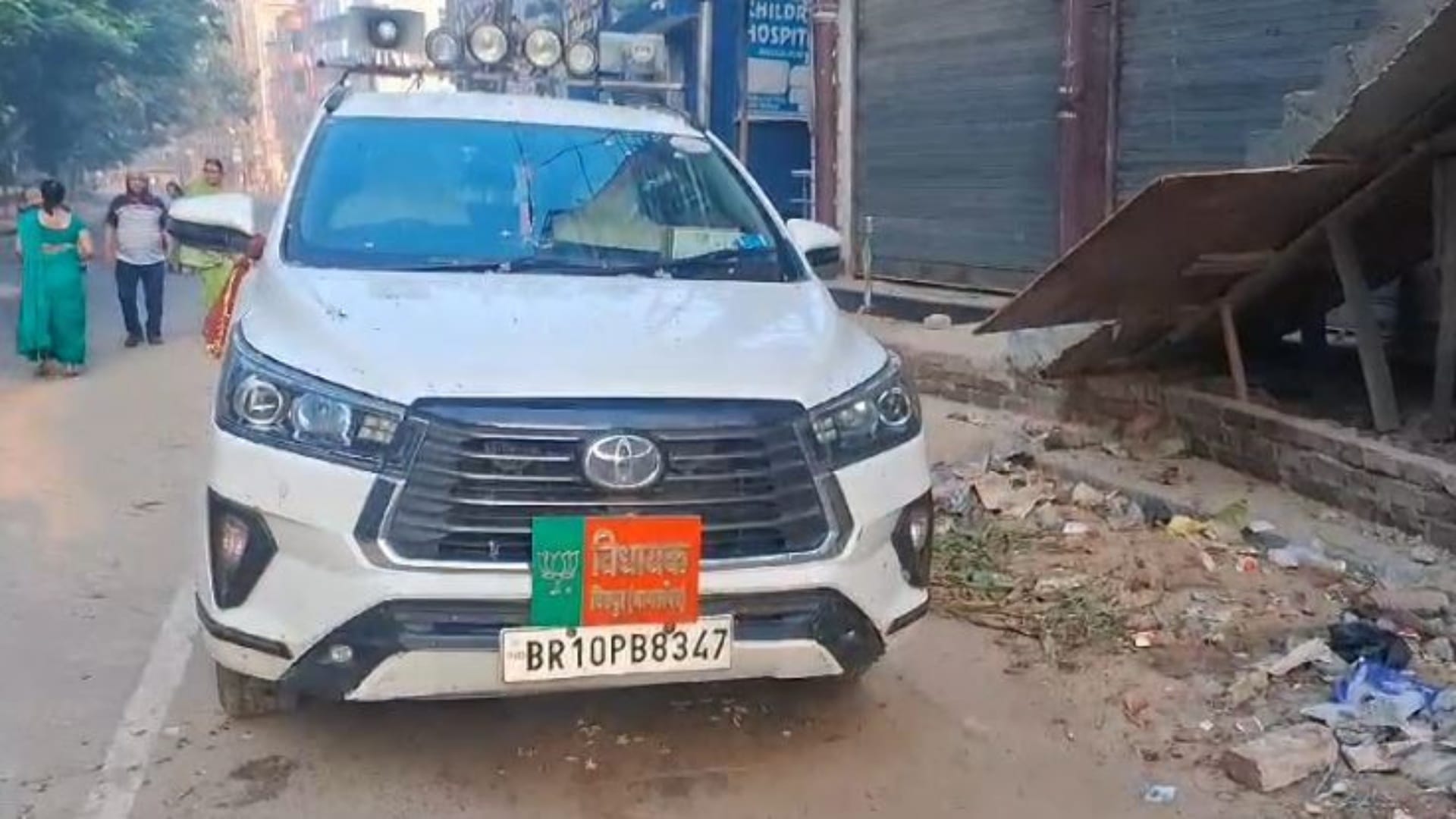 विधायक की गाड़ी