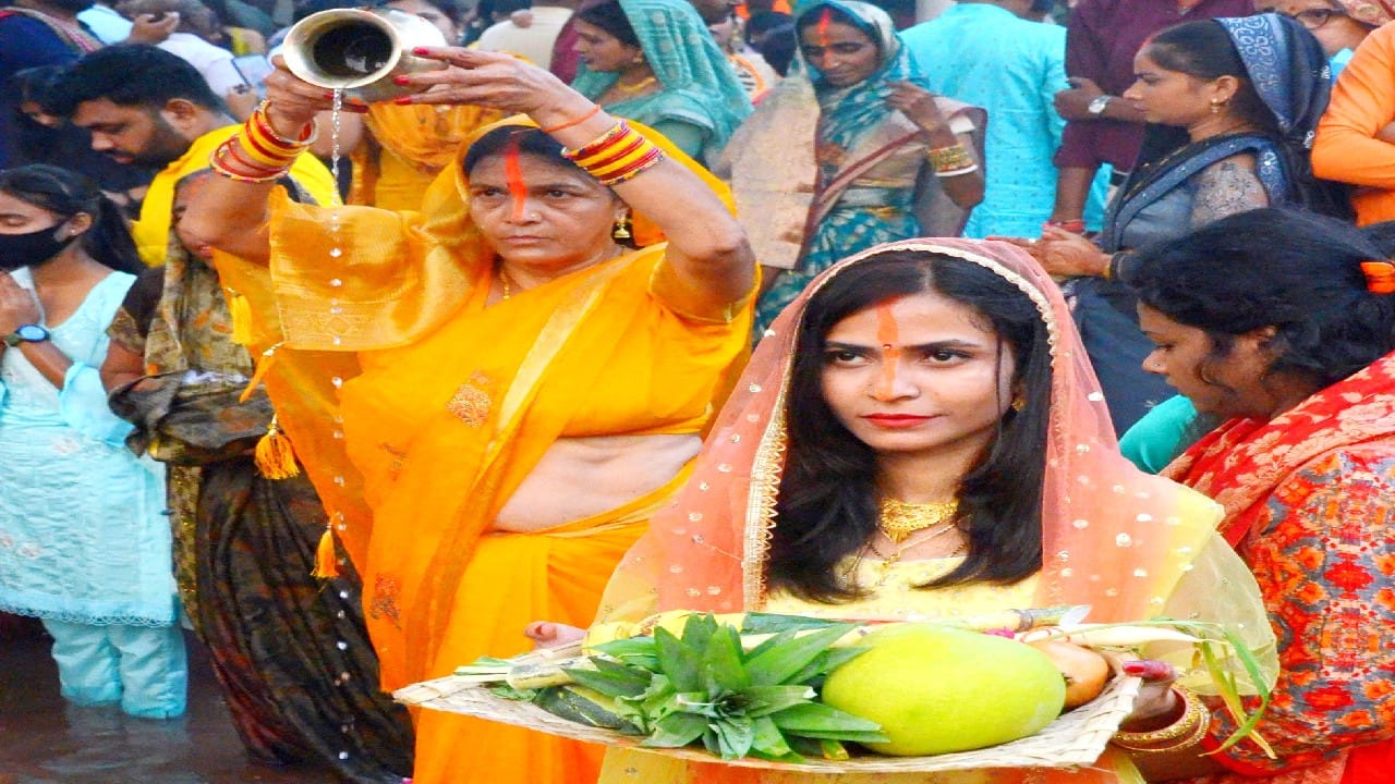 Chhath Puja 2025 Why is Soop Used in Chhath Puja Know Origin and Spiritual Significance