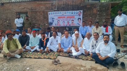 Congress leaders angry over not restoring Jawaharlal Nehru statue in Bareilly