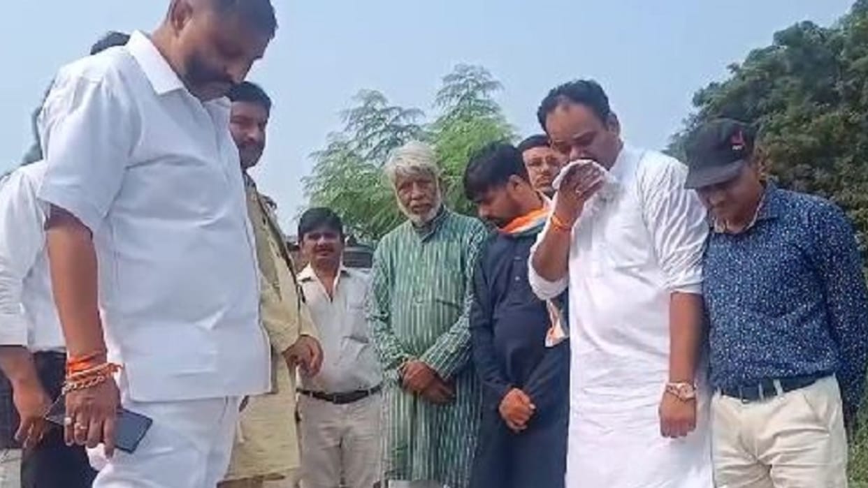 Congress leaders angry over not restoring Jawaharlal Nehru statue in Bareilly