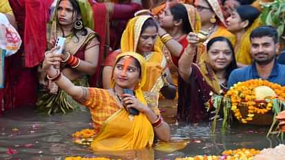 Chhath Puja 2024: Women stood in water and offered Arghya to the setting sun