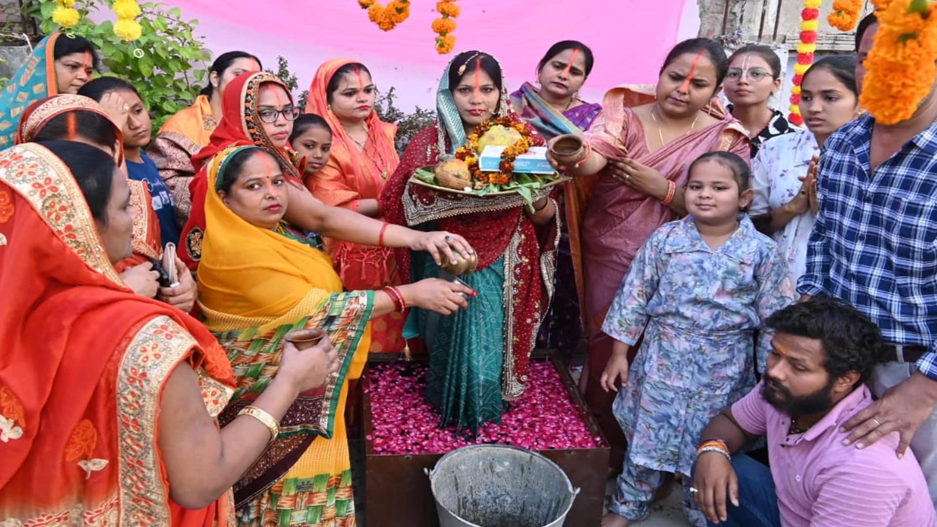 Chhath Puja 2024: Women stood in water and offered Arghya to the setting sun