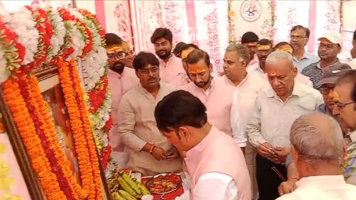 Jaiswal Youth Club celebrated the birth anniversary of Lord Sahastrabahu Arjun performed puja and aarti