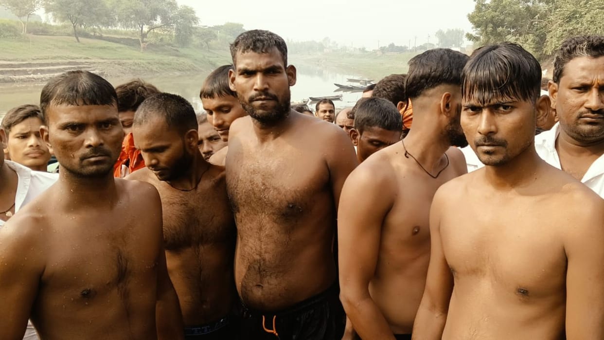 happiness of Chhath turned mourning man died drowning in river children and wife broke down