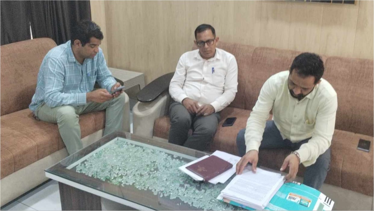 Fatehabad: Checked the records and arrangements of paddy in Jakhal Market Committee, DC has formed a team