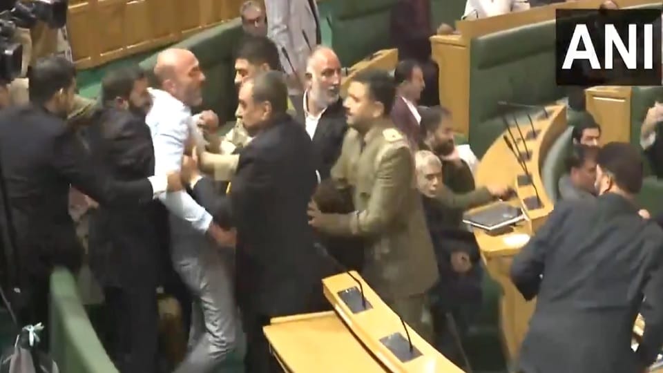 Jammu & Kashmir Assembly Another Day Fight Over Resolution For Article 370 News in Hindi