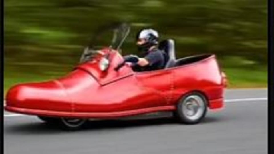 Agra will be developed as World Capital of Shoe such cars will be available for tourists shaped like shoes