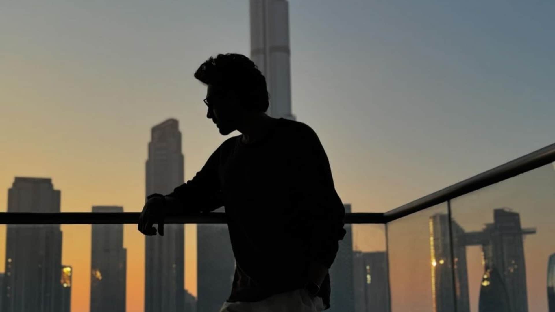 Kartik Aaryan Drops Pic In bhool bhulaiyaa 3 Rooh Baba Signature Pose Asks Fans To Guess His Location