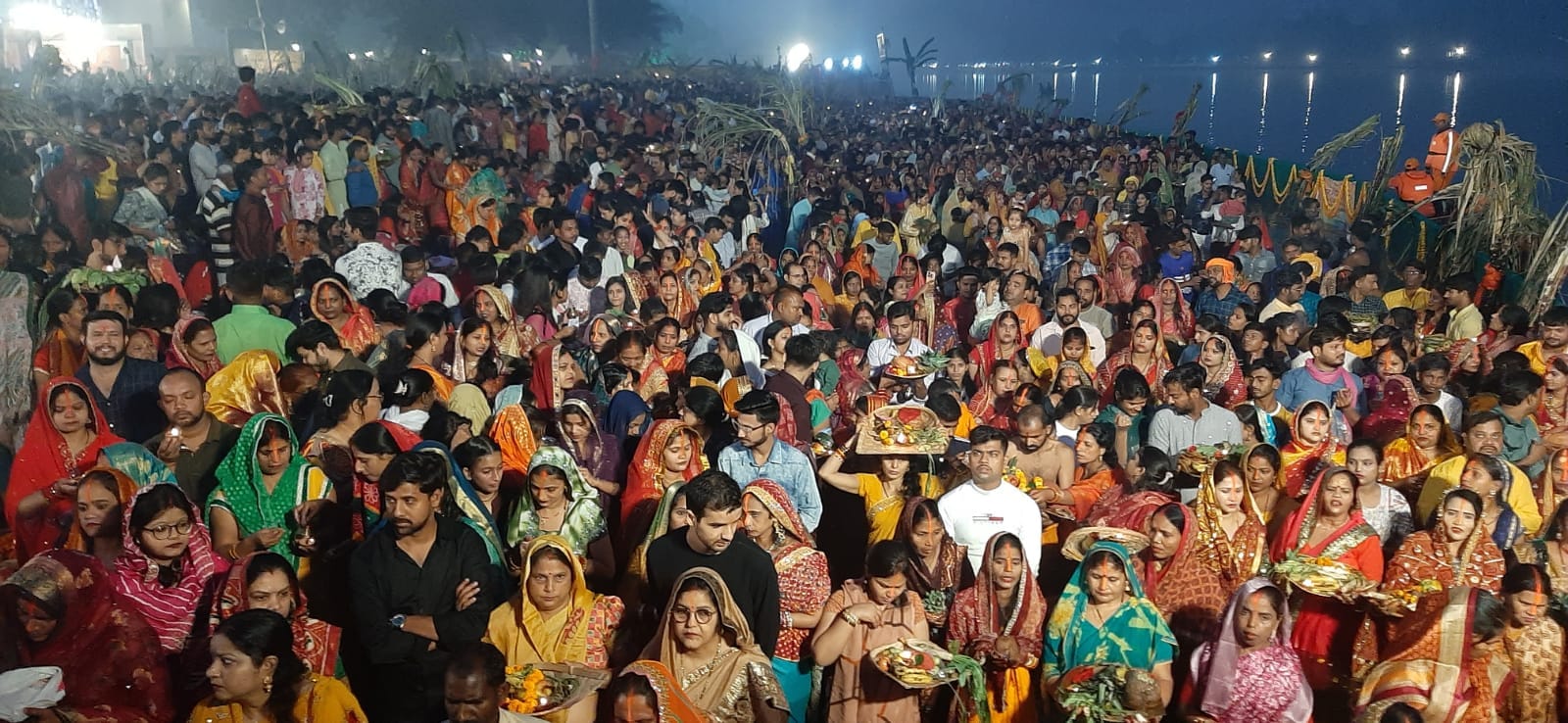 Chhath Mahaparv completed after offering prayer to Lord Surya.