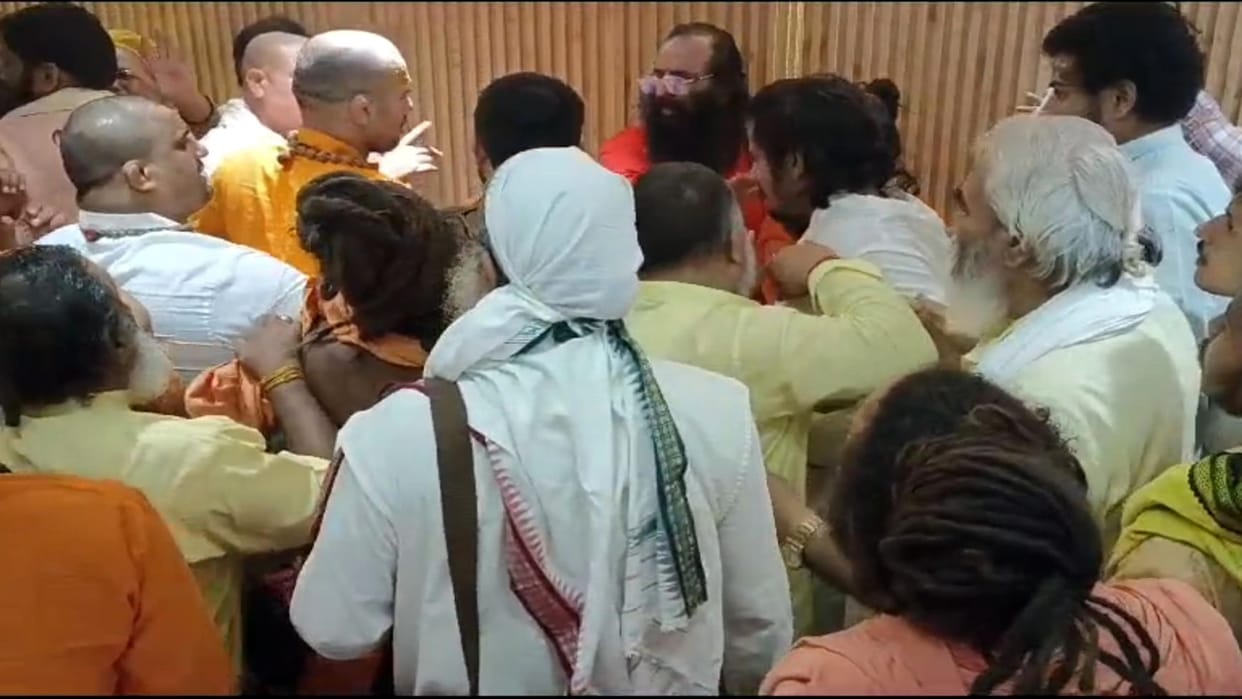 Mahabharata among saints: Both groups of Akhara Parishad accused each other of deadly attack