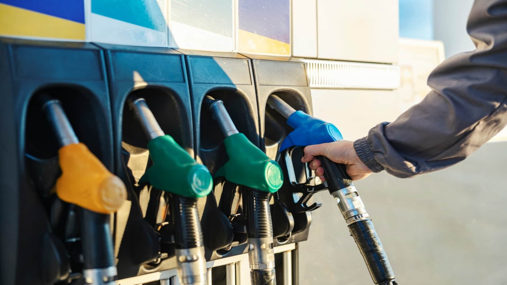 Petrol Pump Safety Tips: How to Avoid Fraud and Ensure Proper Fuel Quantity