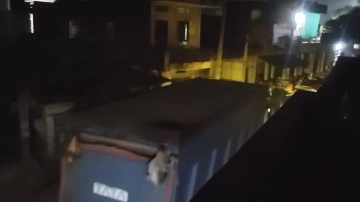 Sawai Madhopur: Question marks raised over illegal gravel transportation in front of the police station