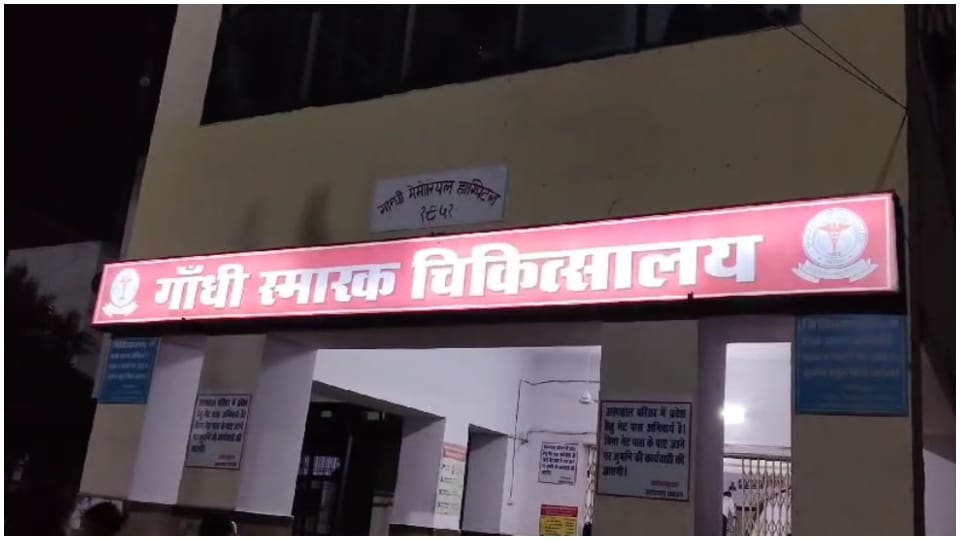 Rewa News: Lizard in samosa child's health deteriorated after eating MP Hindi News