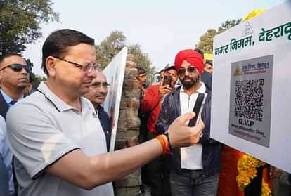 Uttarakhand Foundation Day 2024 CM Dhami swept streets of Dehradun give Massage of Swachhata Program