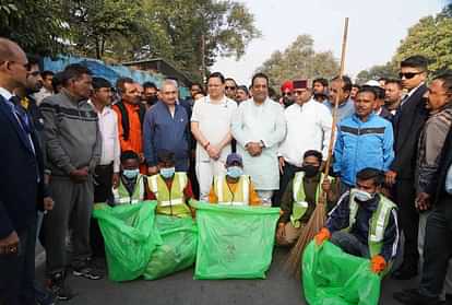 Uttarakhand Foundation Day 2024 CM Dhami swept streets of Dehradun give Massage of Swachhata Program