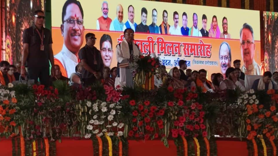 CM Vishnudev Sai inaugurated and performed Bhoomi Pujan of development works worth crores in Balodabazar