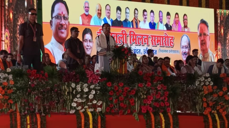CM Vishnudev Sai inaugurated and performed Bhoomi Pujan of development works worth crores in Balodabazar