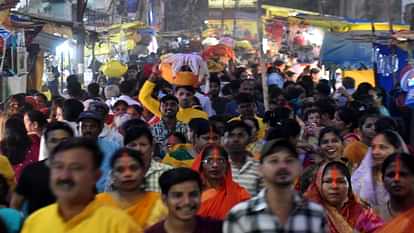 Chhath Puja 2024: Women stood in water and offered Arghya to the setting sun