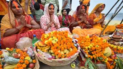 Chhath Puja 2024: Women stood in water and offered Arghya to the setting sun