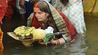 Chhath Puja 2024: Women stood in water and offered Arghya to the setting sun