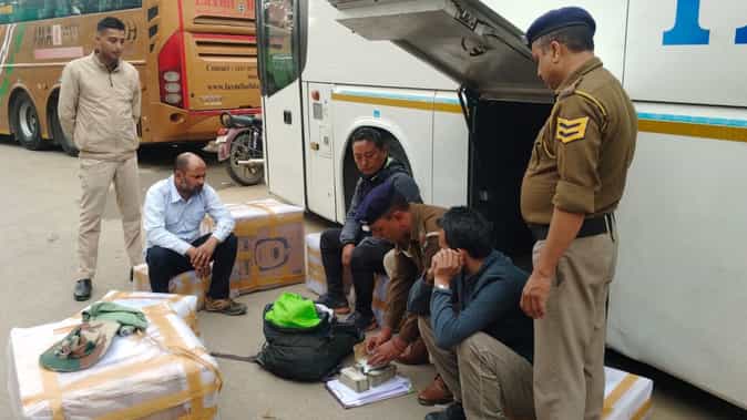 पुलिस को मिली बड़ी सफलता, हीरोइन सहित पकड़ा 40 लाख कैश, आरोपी हुआ गिरफ्तार