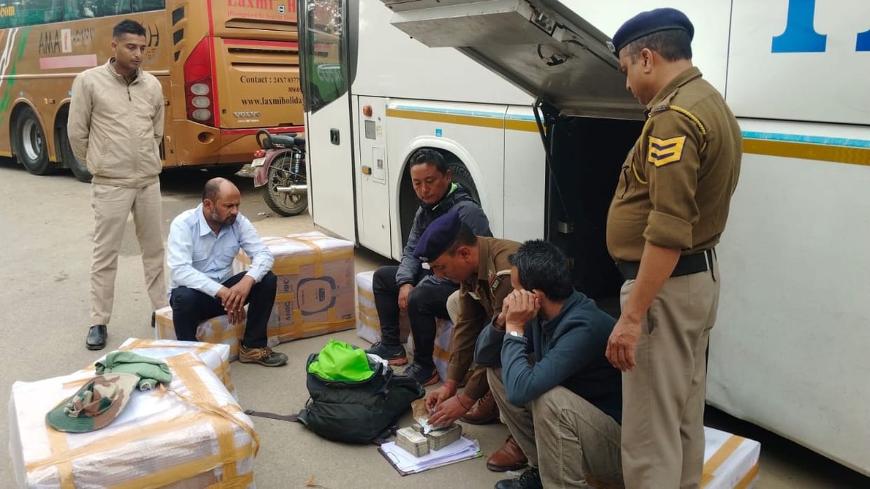 Himachal News Heroin and Rs 40 lakh cash seized from man in Volvo bus accused arrested