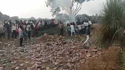 businessman died in explosion in his house in Sultanpur while his wife and sister-in-law in critical condition