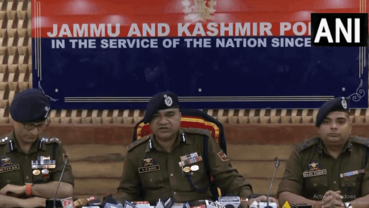 Police harrested three accused of throwing a grenade in Sunday market in Srinagar