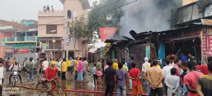 Goods burnt in two shops in Jaunpur due to short circuit