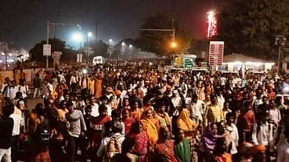 Ayodhya Kosi Parikrama: 10 lakh devotees gathered in Ramnagari, the parikrama started an hour before the scheduled time. Ayodhya Kosi Parikrama: 10 lakh devotees gathered in Ramnagari, the parikrama started an hour before the sched