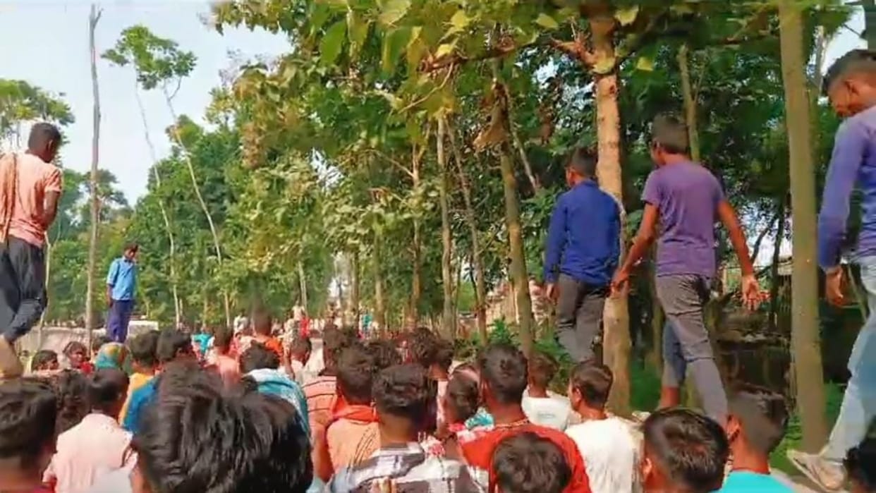 Begusarai News: Lover couple beaten up by mob, violence could not be stopped even in presence of police