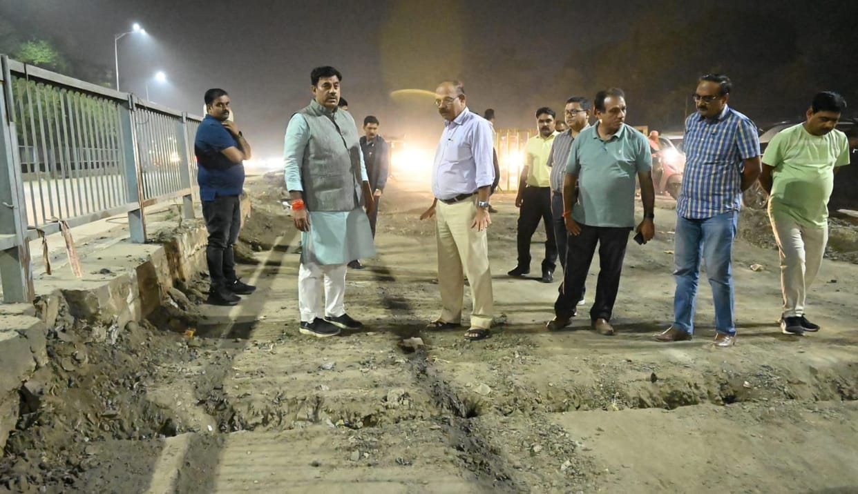Bhopal: MLA arrived to inspect the road at midnight, reprimanded the officials, MLA kept roaming for 15 kilome