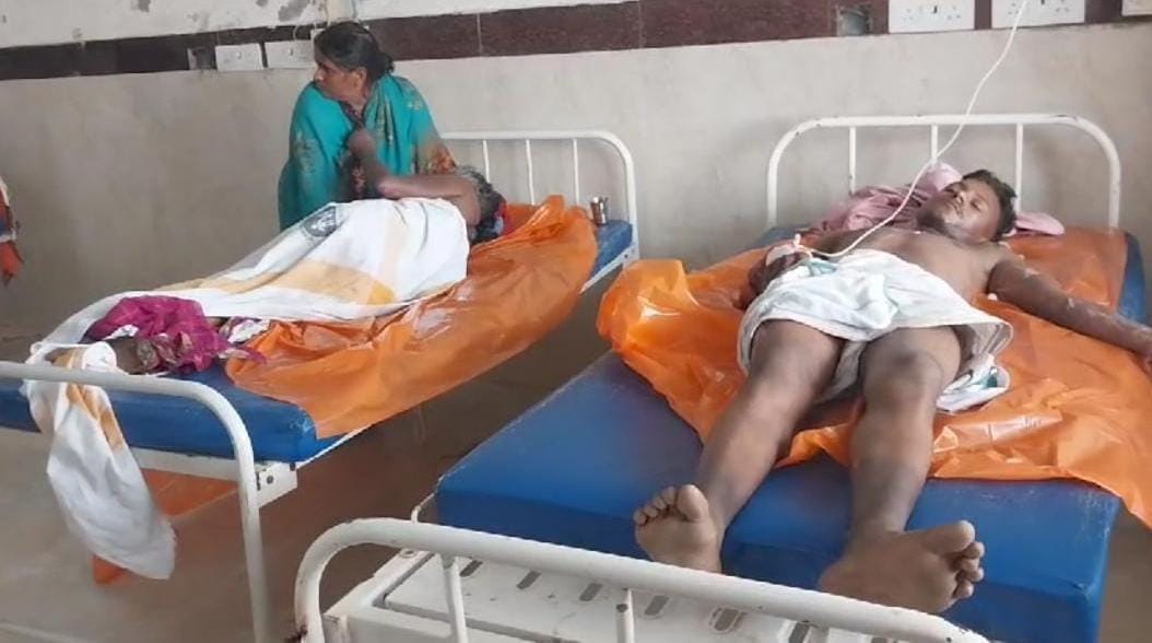 Bihar: 3 members of the family got burnt in the fire in Bettiah, mother died, condition of 2 sons is critical.