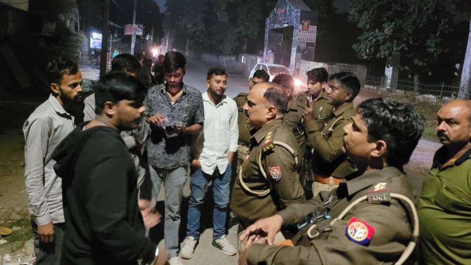 accused spread panic by firing at birthday party in restaurant in Gonda case registered against four