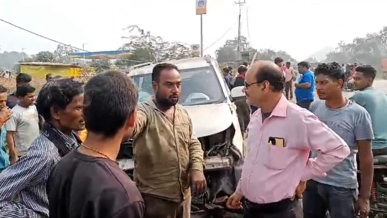 Two young man injured after hit by an uncontrolled Bolero in sonbhadra