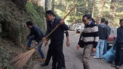 Vocational teachers protest continues on sixth day In Shimla running cleanliness campaign