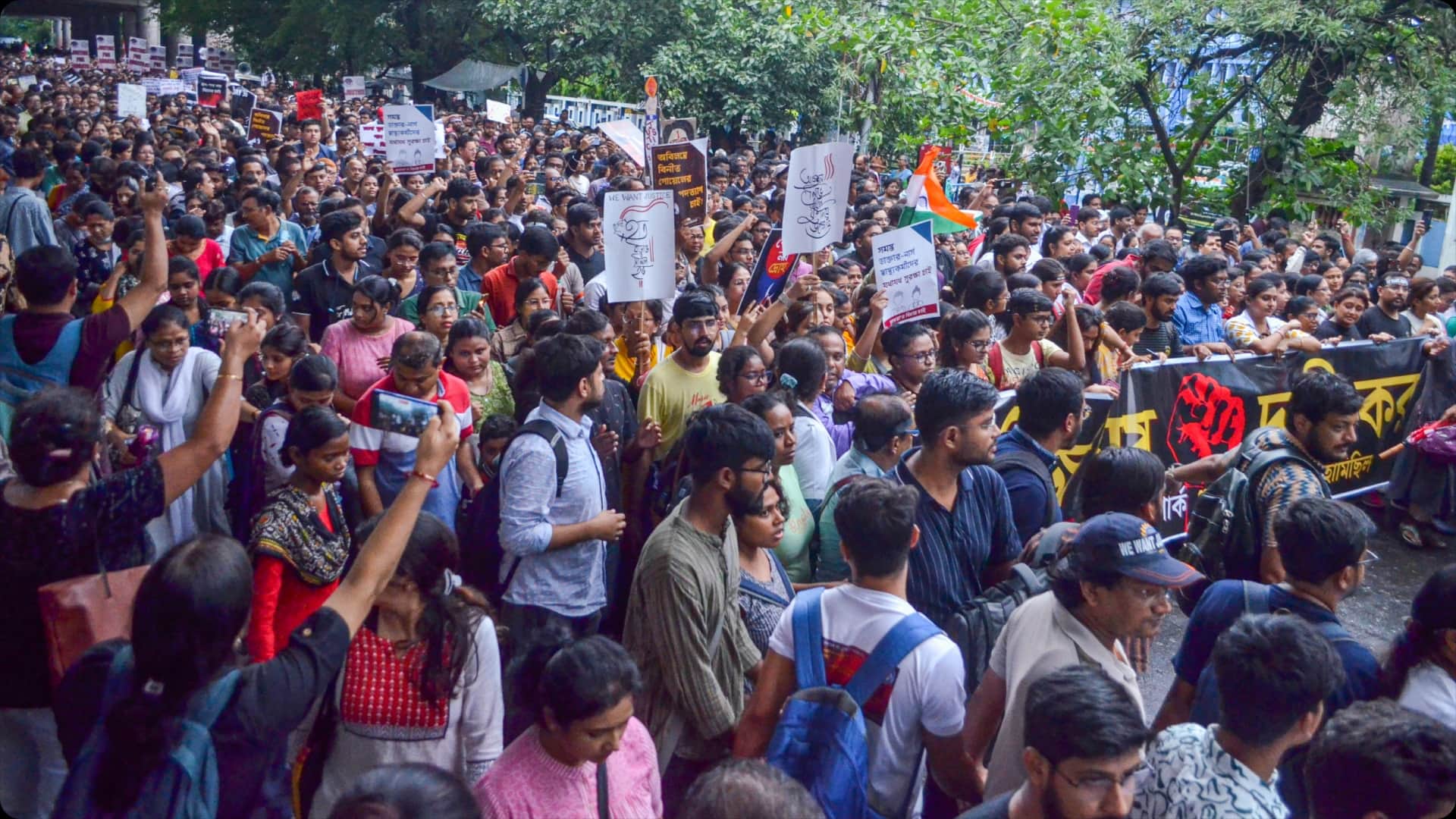 कोलकाता में जूनियर डॉक्टरों ने निकाली थी रैली